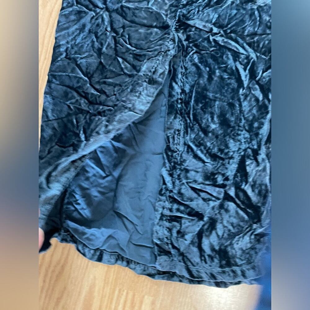 Mike & Tod Rayon skirt, beautiful blue. Fits like a medium. - Picture 4 of 6